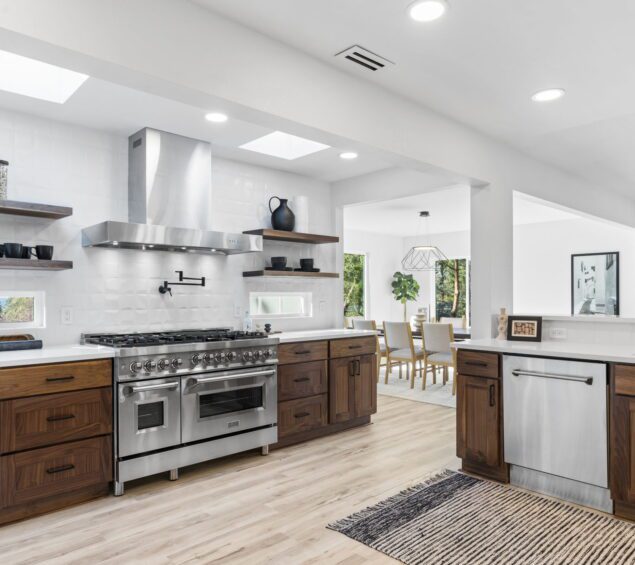 A beautiful kitchen remodel in Lake Oswego, OR by a Portland kitchen remodel contractor in Lake Oswego