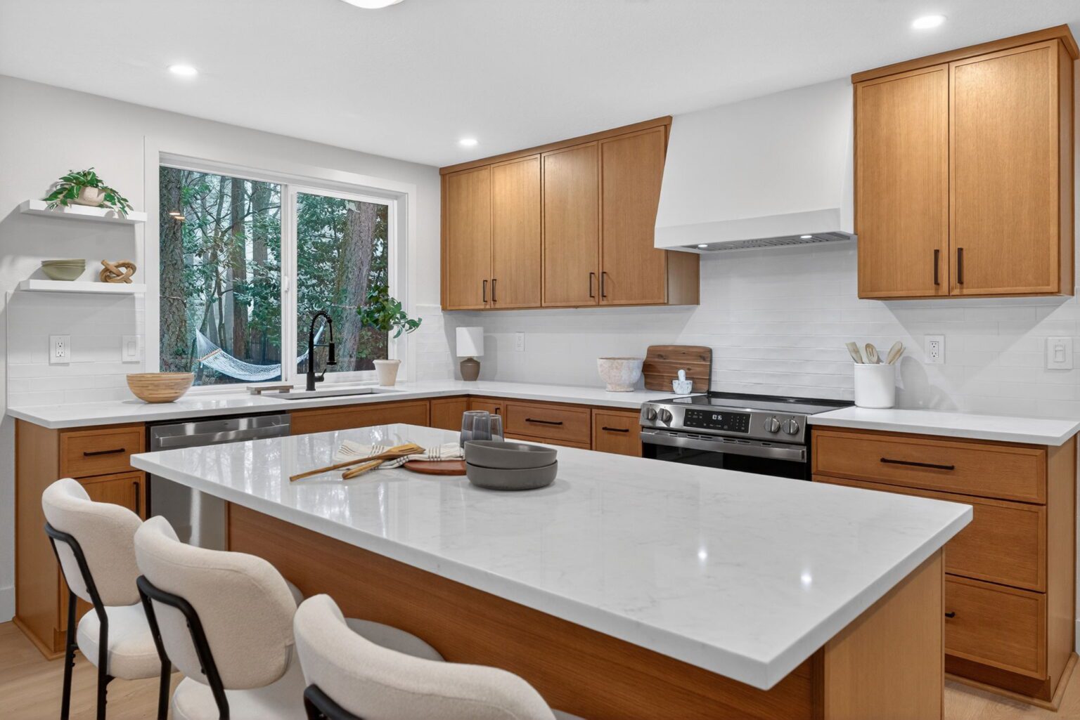 Luxury kitchen remodeling contractor shares this new beautiful kitchen remodel in lake Oswego, Oregon and Portland Oregon